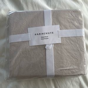 Percale full-sized fitted sheet from Parachute Home in Blush. NWT unopened
